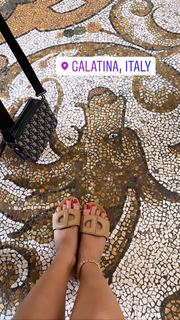 Chiara Ferragni feet photo thumbnail