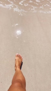 Kino MacGregor feet photo thumbnail