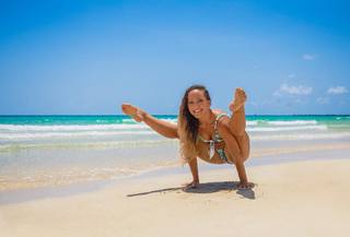 Kino MacGregor feet photo thumbnail