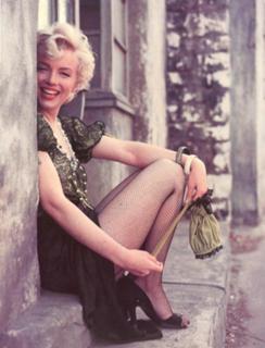 Marilyn Monroe feet photo thumbnail