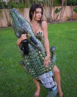 Amanda Cerny feet photo thumbnail
