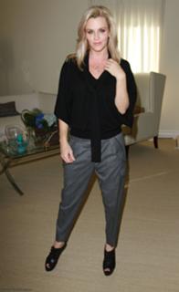 Jenny McCarthy-Wahlberg feet photo thumbnail