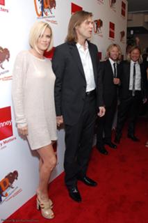Jenny McCarthy-Wahlberg feet photo thumbnail