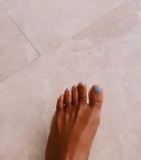 Christina Milian feet photo thumbnail