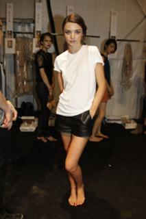 Miranda Kerr feet photo thumbnail