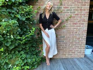 Gwyneth Paltrow feet photo thumbnail