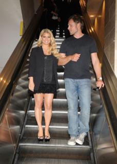 Jessica Simpson feet photo thumbnail