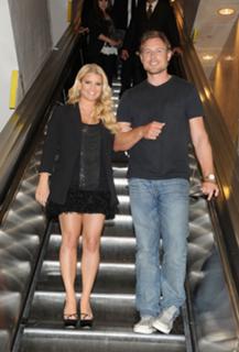 Jessica Simpson feet photo thumbnail