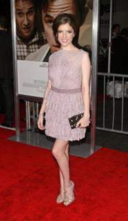 Anna Kendrick feet photo thumbnail