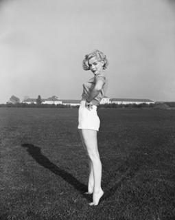 Marilyn Monroe feet photo thumbnail