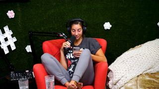 Gabbie Hanna feet photo thumbnail