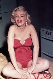 Marilyn Monroe feet photo thumbnail