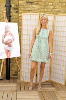 Denise Van Outen feet photo thumbnail