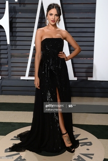 Eiza González feet photo thumbnail