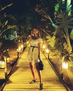 Paula Echevarría feet photo thumbnail