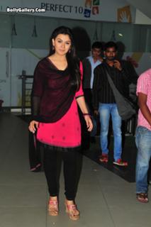 Hansika Motwani feet photo thumbnail