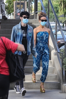 Kate Beckinsale feet photo thumbnail