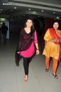 Hansika Motwani feet photo thumbnail