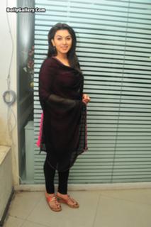 Hansika Motwani feet photo thumbnail