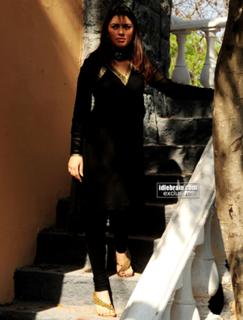 Hansika Motwani feet photo thumbnail