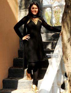 Hansika Motwani feet photo thumbnail