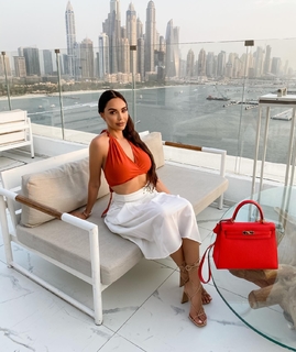 Nabilla Benattia feet photo thumbnail