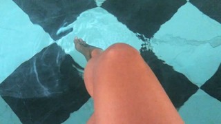 Eiza González feet photo thumbnail