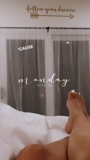 Vida Guerra feet photo thumbnail