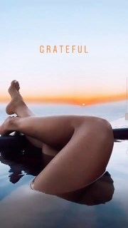 Izabel Goulart feet photo thumbnail