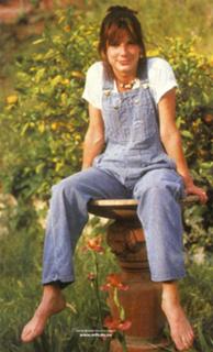 Sandra Bullock feet photo thumbnail