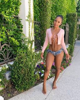 Qimmah Russo feet photo thumbnail