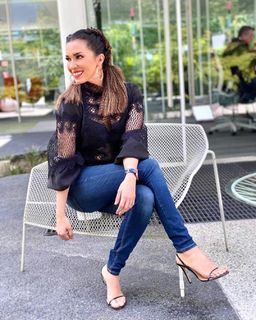 Laura González feet photo thumbnail