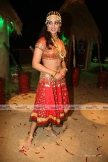 Mahie Gill feet photo 4