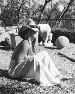 Sofia Richie feet photo thumbnail