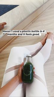 Alexis Ren feet photo thumbnail