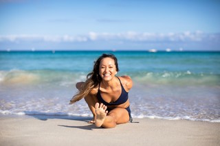 Kino MacGregor feet photo thumbnail