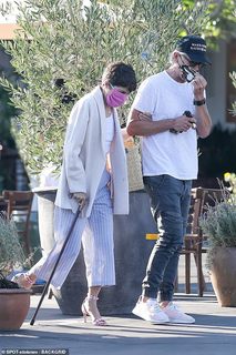 Selma Blair feet photo thumbnail