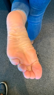 Kyle Unfug feet photo thumbnail