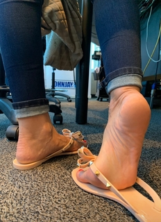 Kyle Unfug feet photo thumbnail