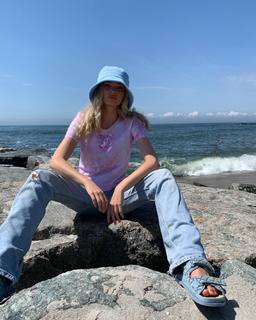 Elsa Hosk feet photo thumbnail