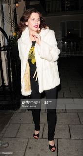 Anna Friel feet photo thumbnail