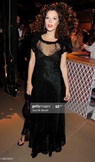 Anna Friel feet photo thumbnail
