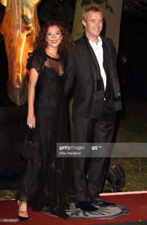 Anna Friel feet photo thumbnail