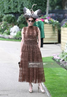 Anna Friel feet photo thumbnail