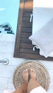 Klaudia Halejcio feet photo thumbnail