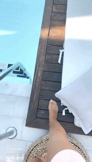 Klaudia Halejcio feet photo thumbnail
