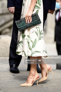 Queen Letizia of Spain feet photo thumbnail