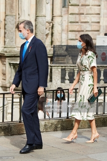 Queen Letizia of Spain feet photo thumbnail