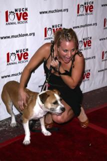 Kaley Cuoco feet photo thumbnail