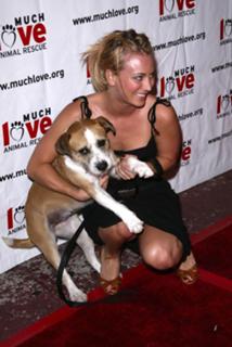 Kaley Cuoco feet photo thumbnail